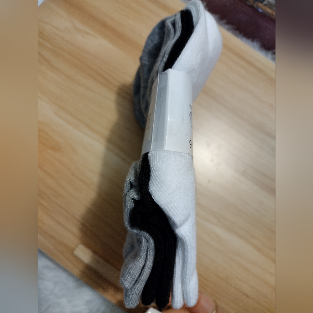 Nike Boys 6 Pack Lightweight Ankle Socks Black/White/Gray Shoe Size 10C-3Y NWT - Picture 4 of 4
